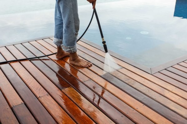 thai-man-pressure-washing-timber (1)